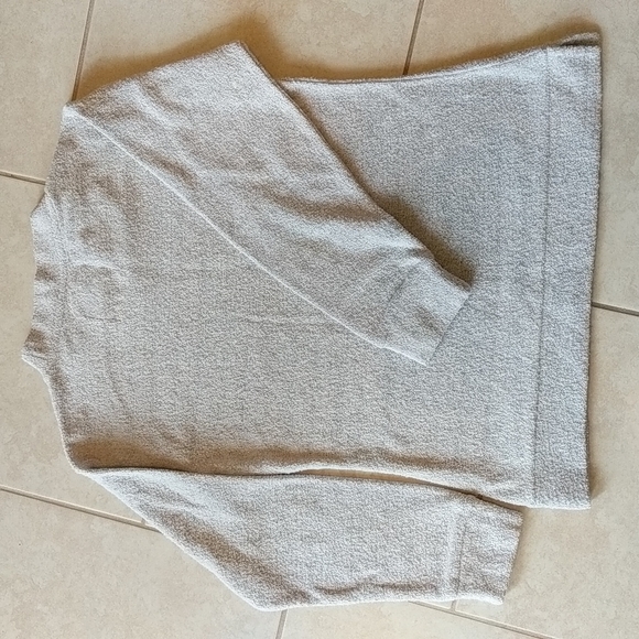 Sweater - Picture 2 of 4